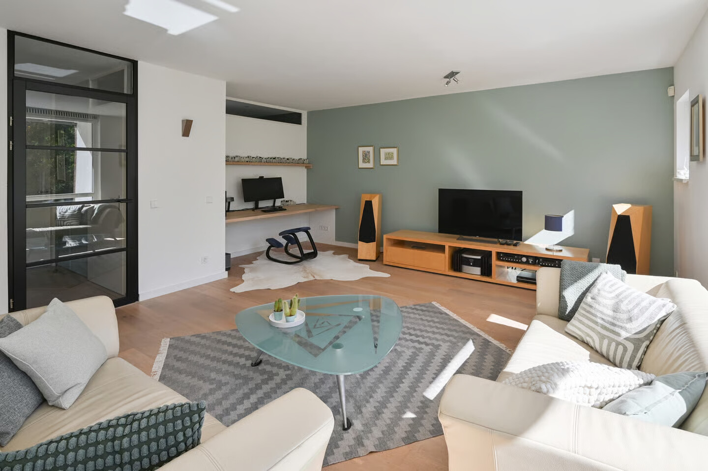 Hoekwoning te koop: Nelson Mandelalaan 102, Zeist