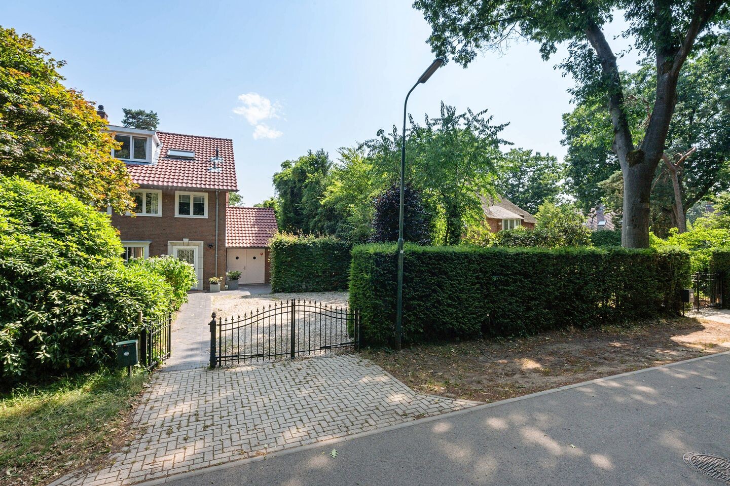 Twee-onder-één-kap te koop: Van der Helstlaan 21, Bilthoven