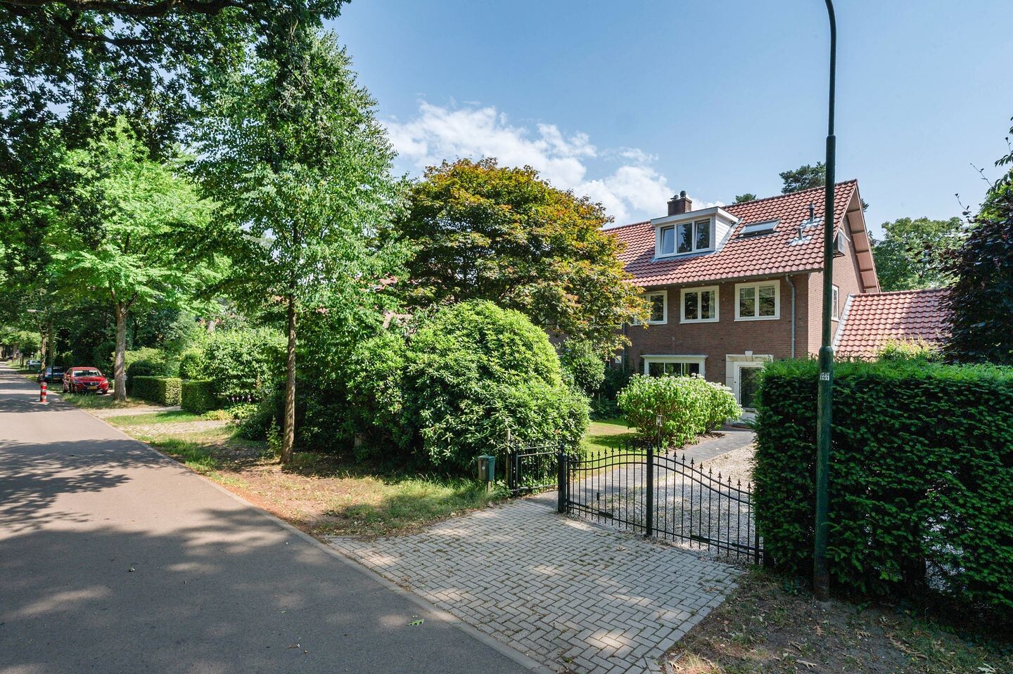 Twee-onder-één-kap te koop: Van der Helstlaan 21, Bilthoven