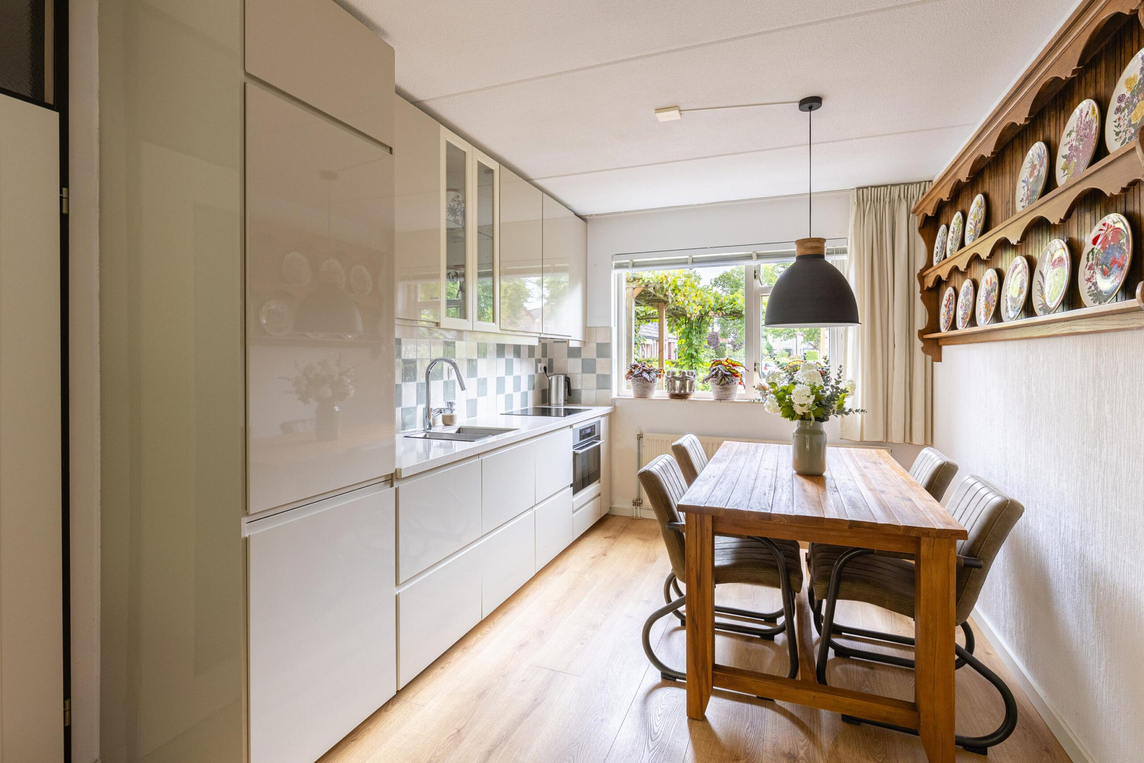 Tussenwoning te koop: van Neslaan 5, Baarn