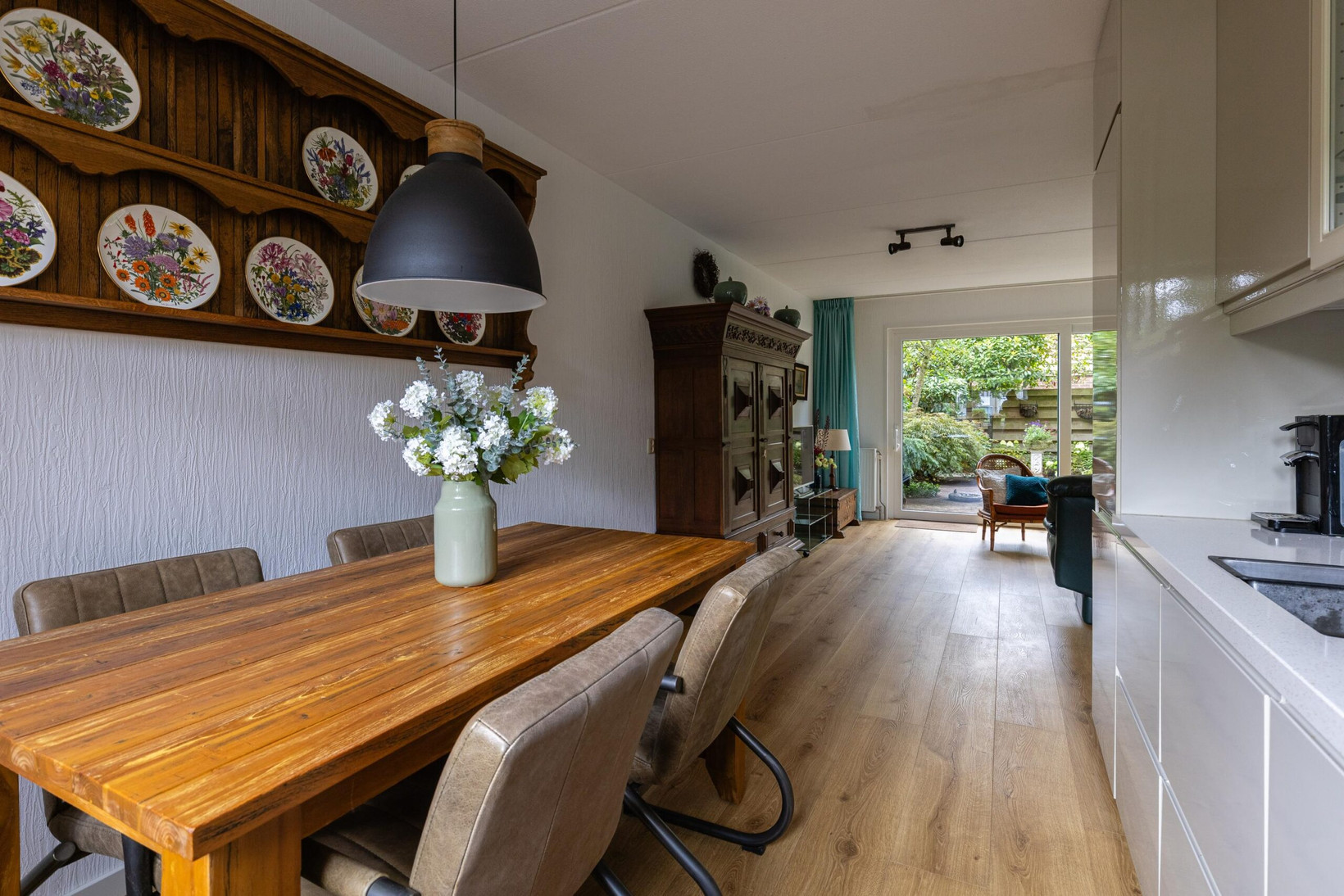 Tussenwoning te koop: van Neslaan 5, Baarn