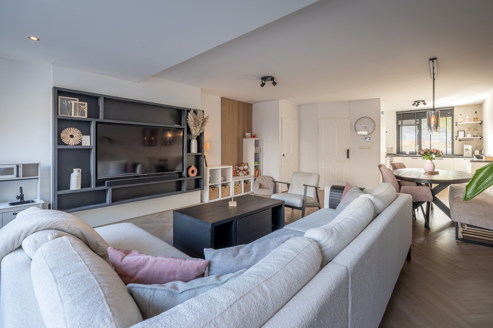 Tussenwoning te koop: Wethouder Rebellaan 118, Barneveld