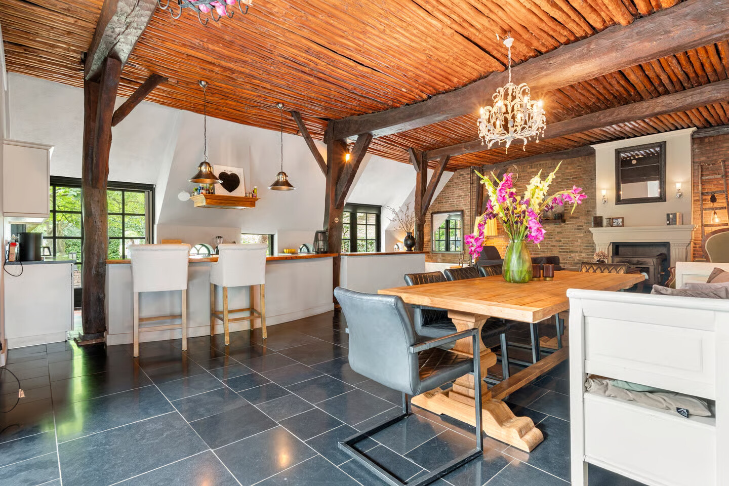 Twee-onder-één-kap te koop: Valkseweg 198, Barneveld
