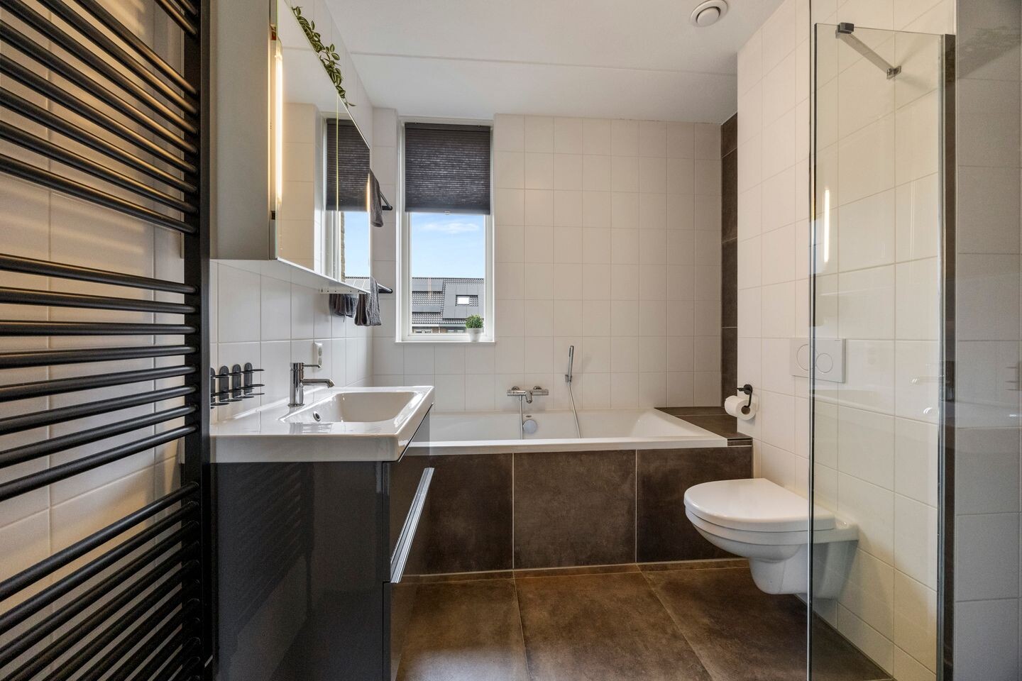 Tussenwoning te koop: Vellerselaan 100, Barneveld