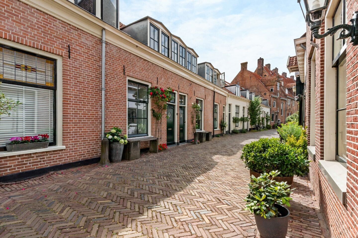 Tussenwoning te koop: Muurhuizen 123, Amersfoort
