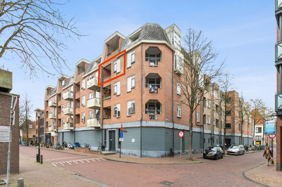 Achter de K. 74