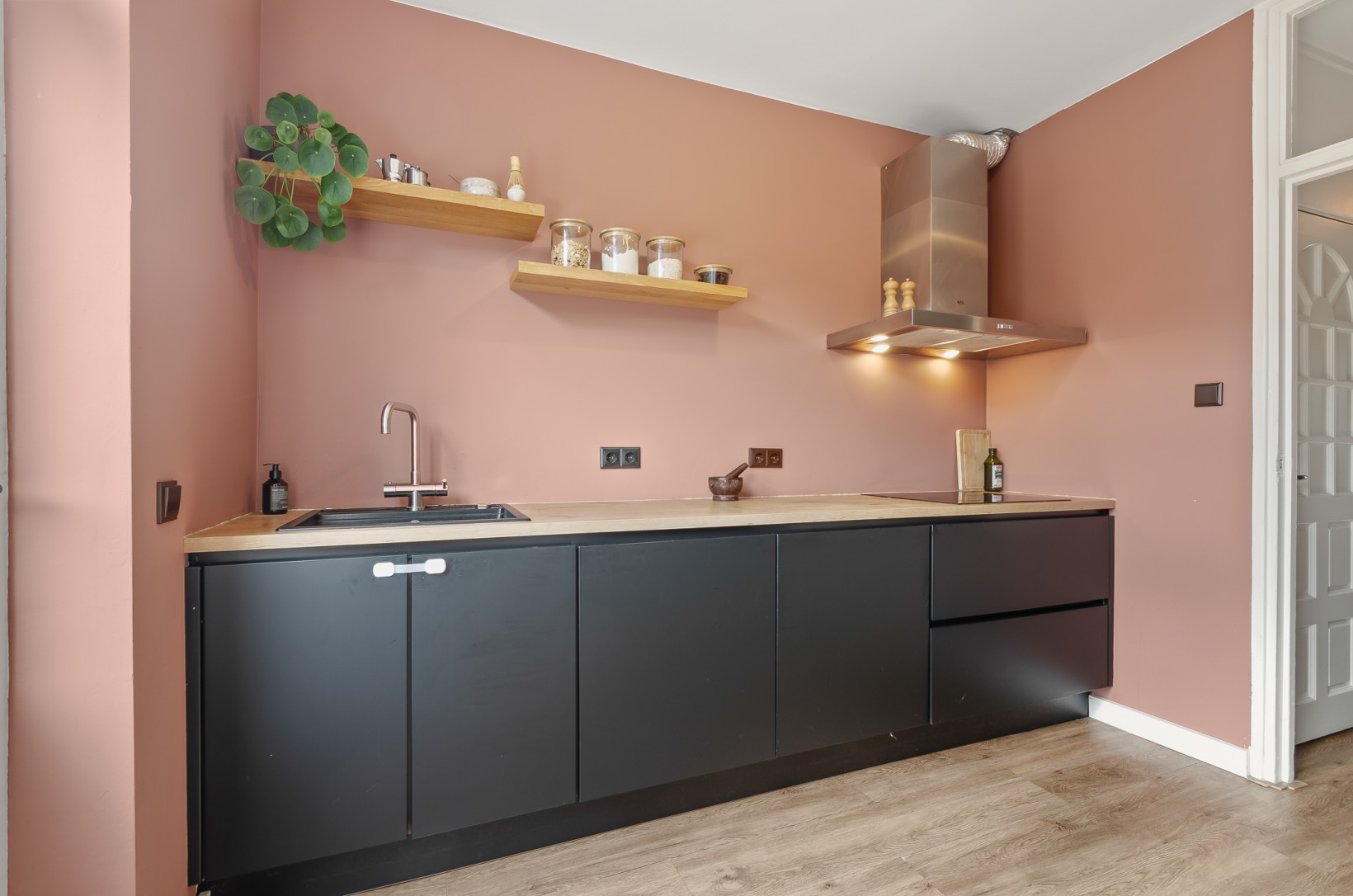 Tussenwoning te koop: Scholeksterstraat 7, Amersfoort