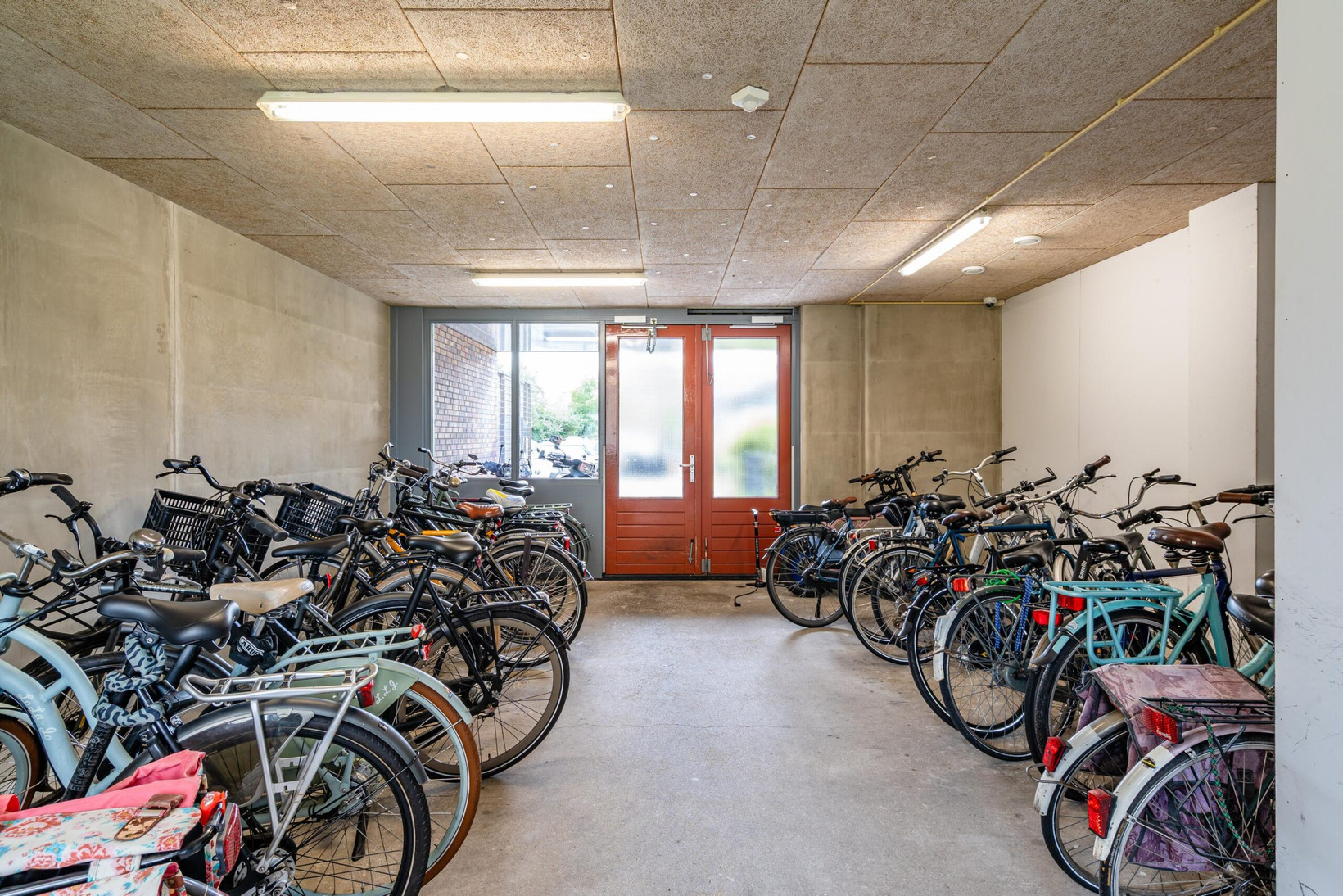 Appartement te koop: Amendijk 111, Hooglanderveen