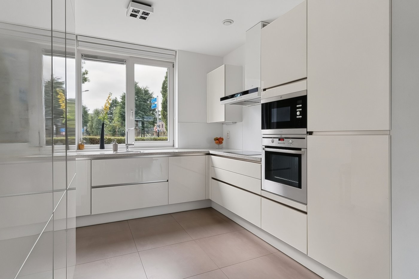 Tussenwoning te koop: Hanzeboulevard 115, Hooglanderveen