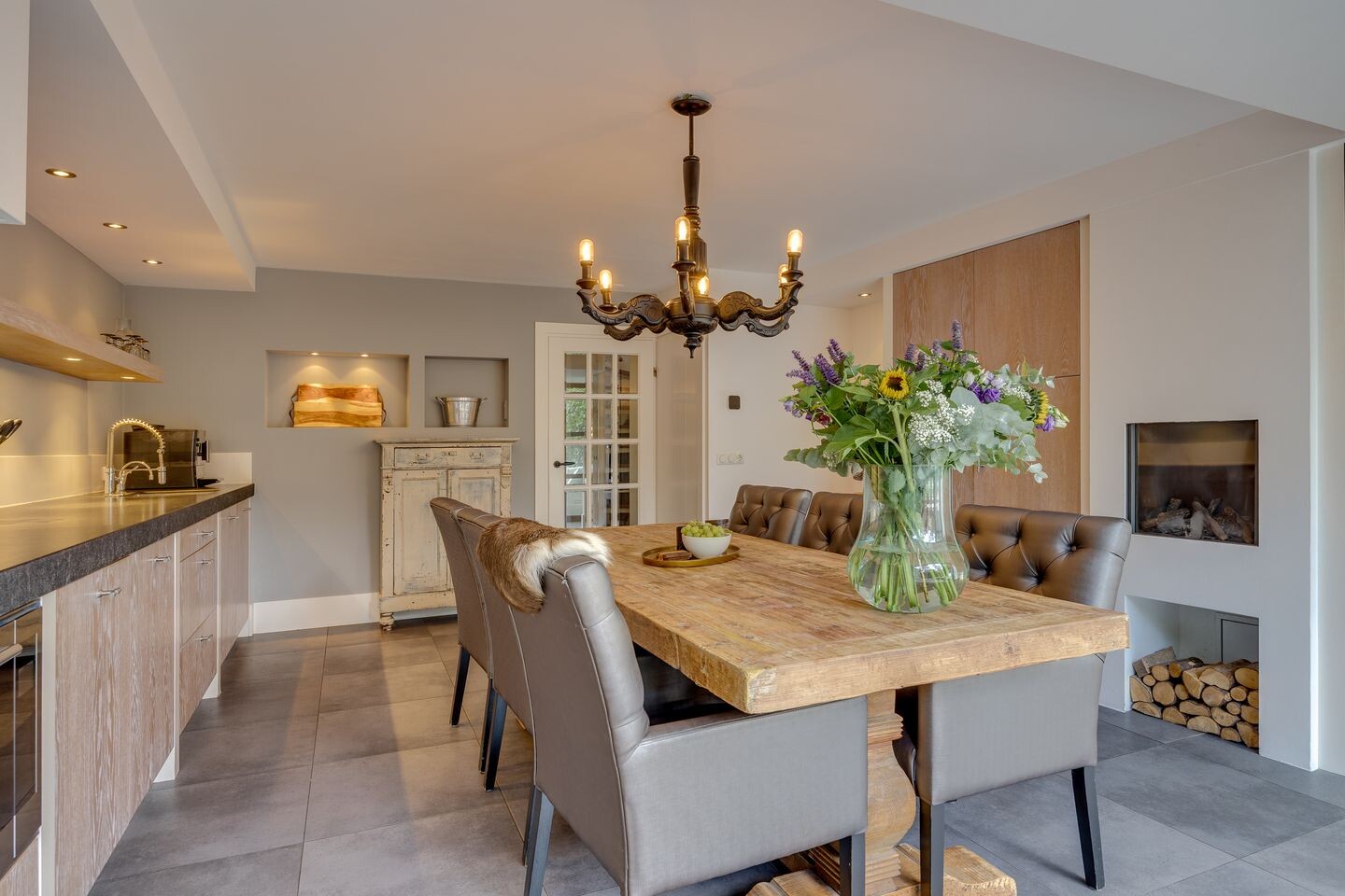 Tussenwoning te koop: Calabrië 35, Leusden
