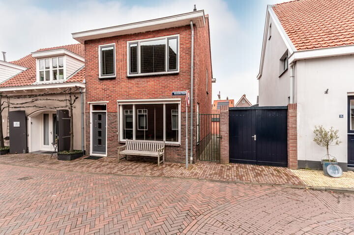 Twee-onder-één-kap te koop: Keizerstraat 13, Harderwijk