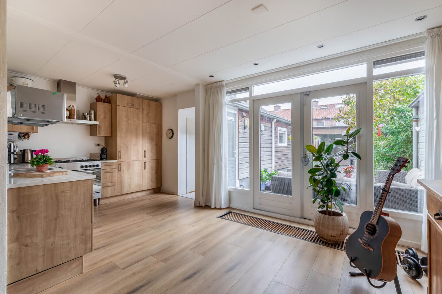 Tussenwoning te koop: Van Maerlanthof 5, Harderwijk