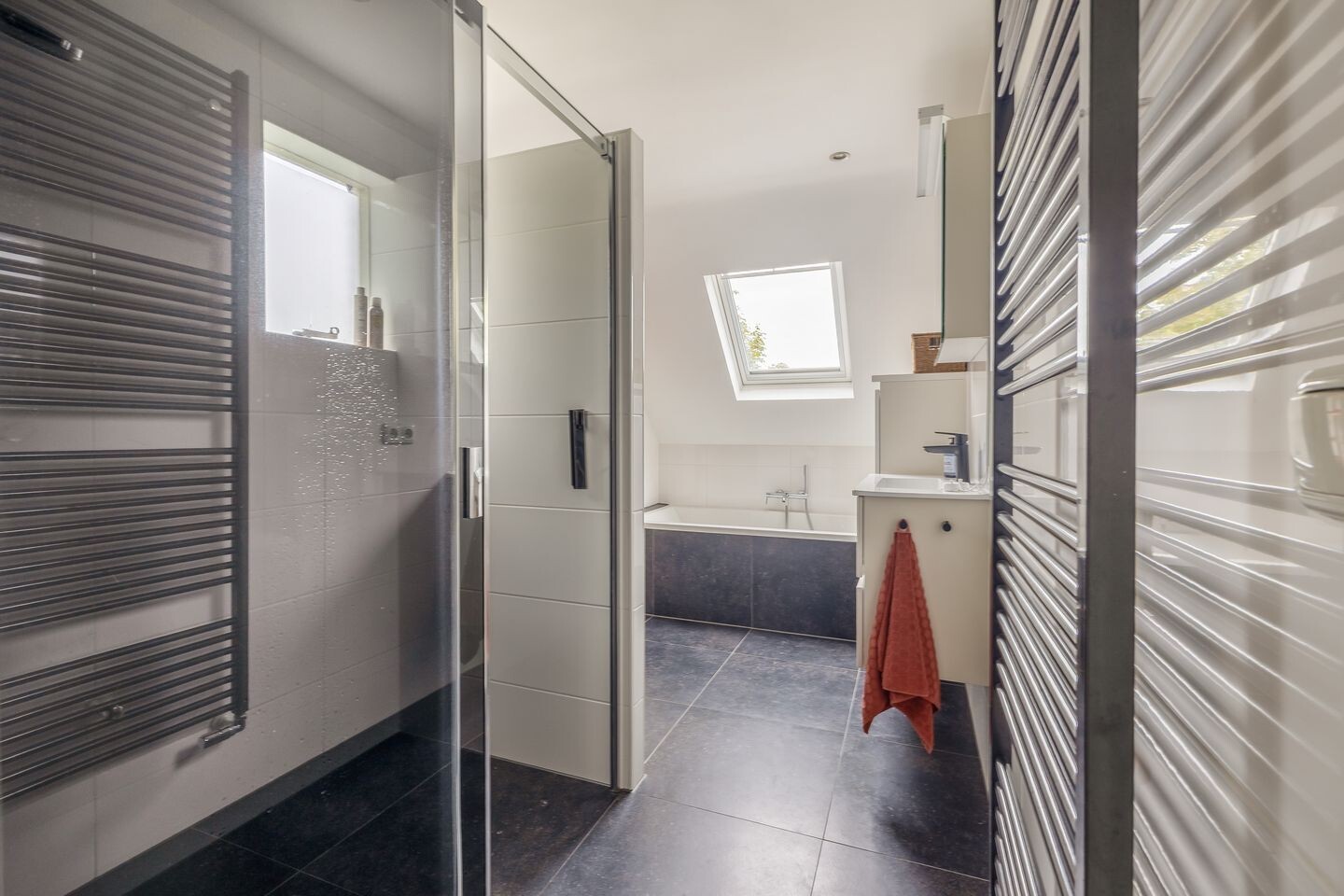 Hoekwoning te koop: Kuyperlaan 1, Harderwijk