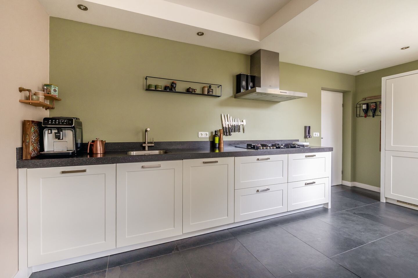 Hoekwoning te koop: Kuyperlaan 1, Harderwijk