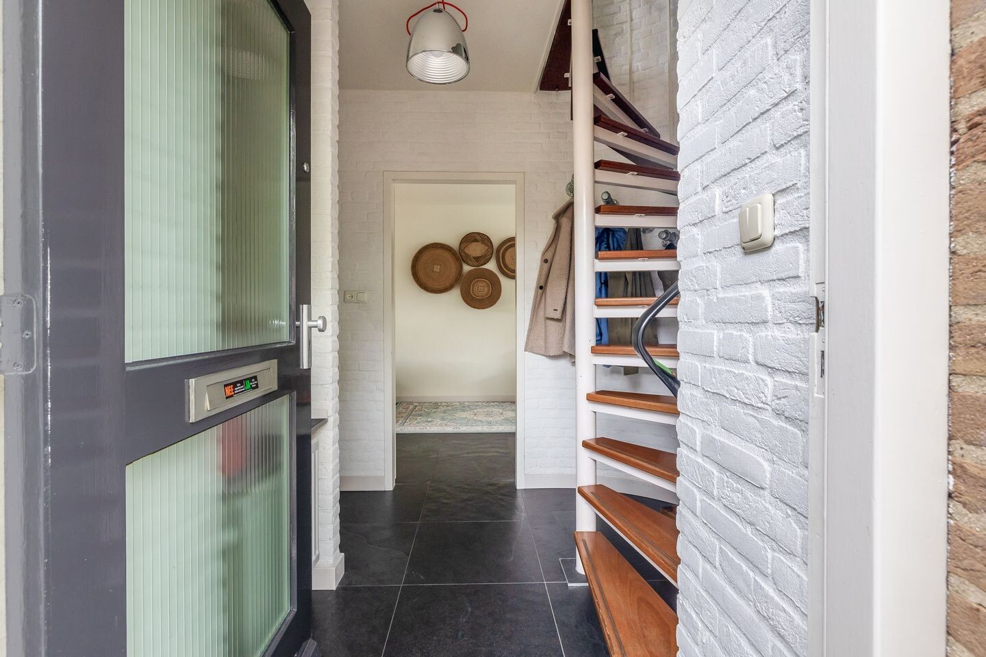 Hoekwoning te koop: Kuyperlaan 1, Harderwijk