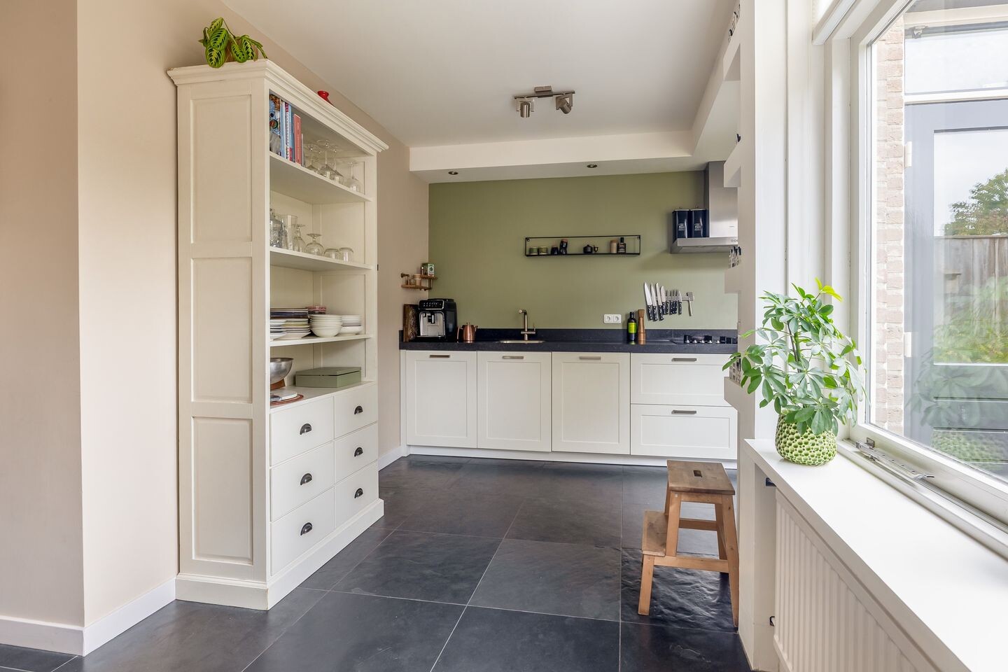 Hoekwoning te koop: Kuyperlaan 1, Harderwijk