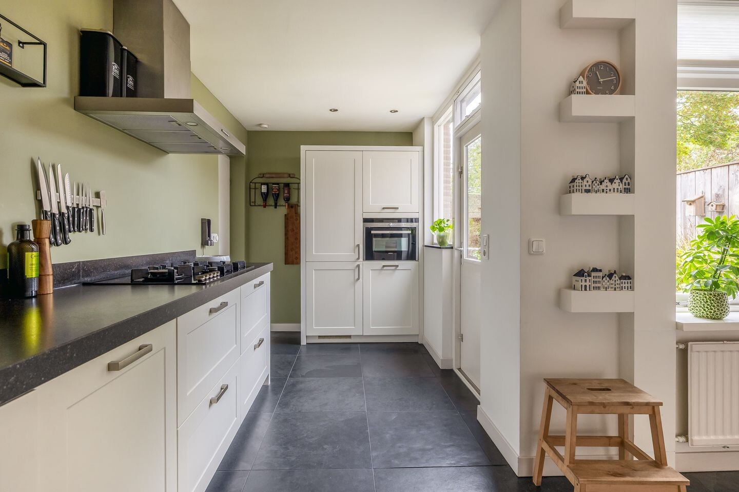 Hoekwoning te koop: Kuyperlaan 1, Harderwijk