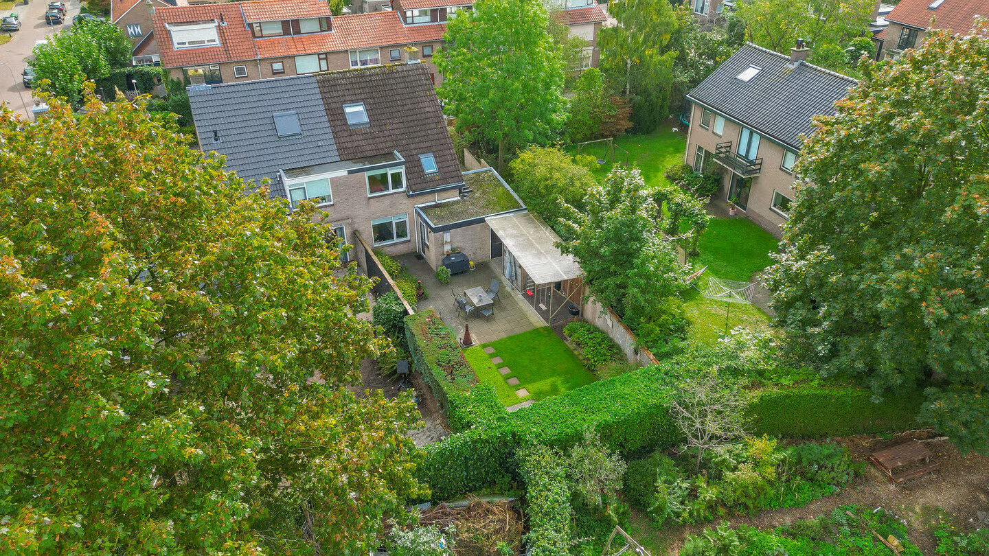 Hoekwoning te koop: Kuyperlaan 1, Harderwijk