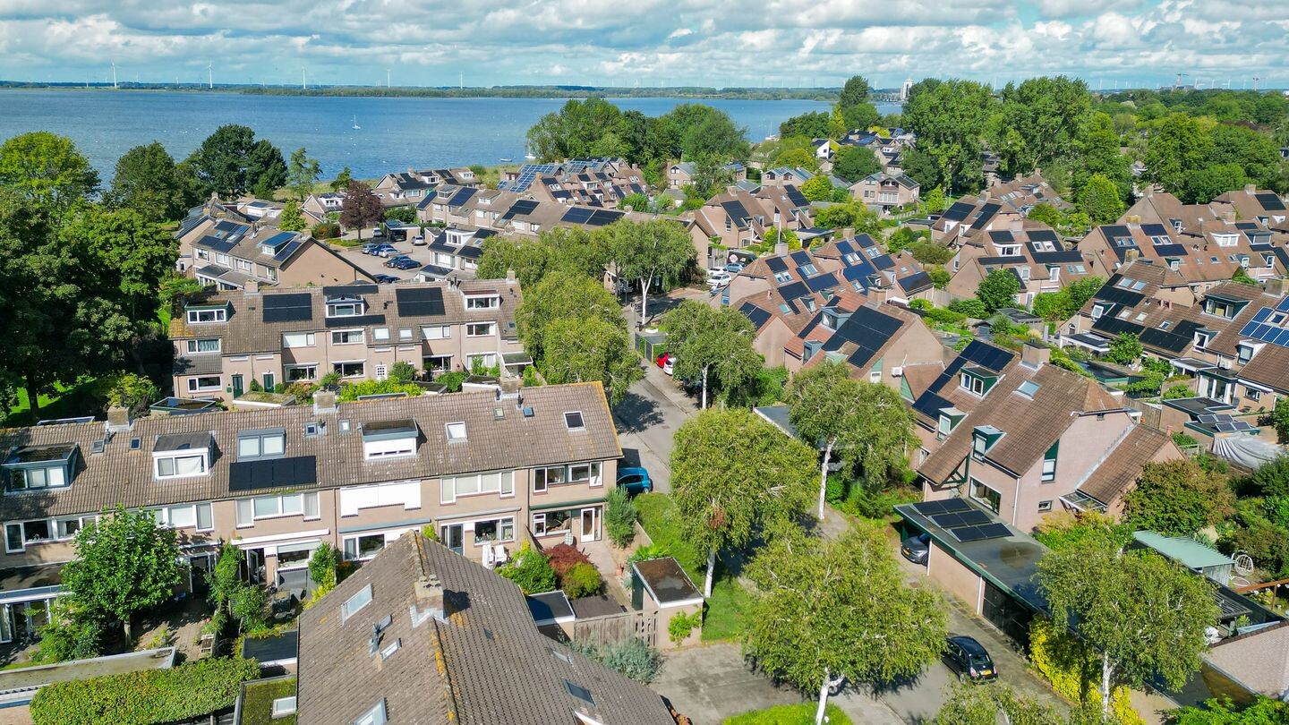 Hoekwoning te koop: Staverenmeen 1, Harderwijk