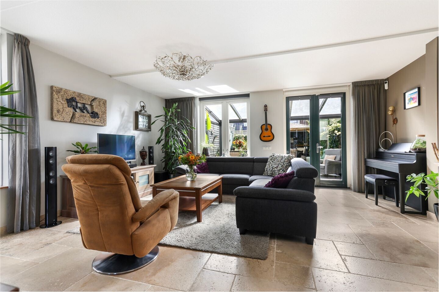 Twee-onder-één-kap te koop: Dassenbergerhout 23, Harderwijk