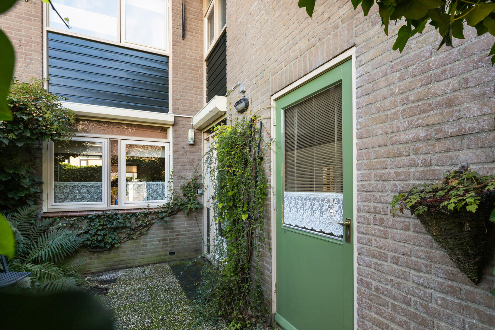 Tussenwoning te koop: Jasmijnweg 12, Ermelo