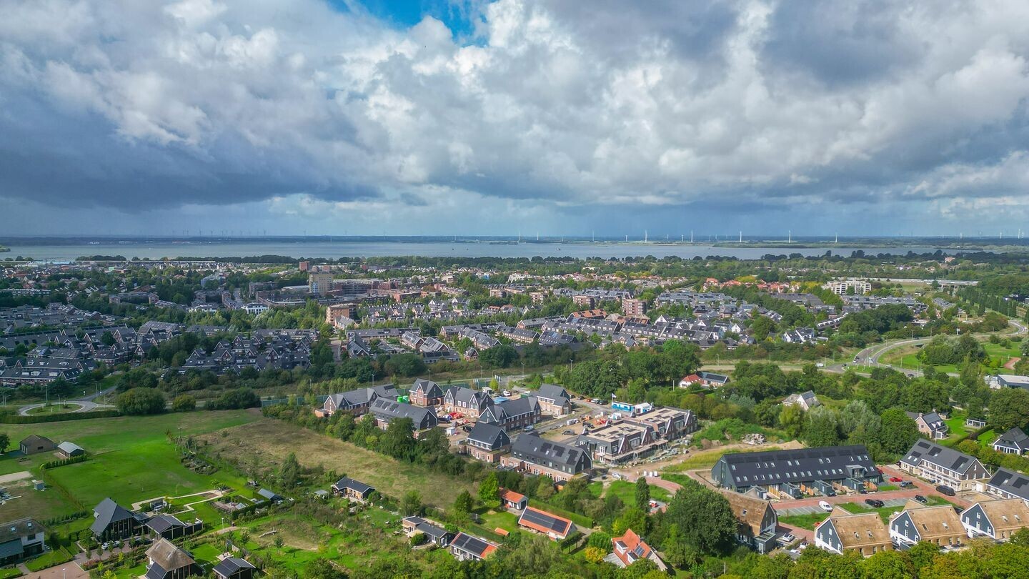 Tussenwoning te koop: Loohof 26, Ermelo