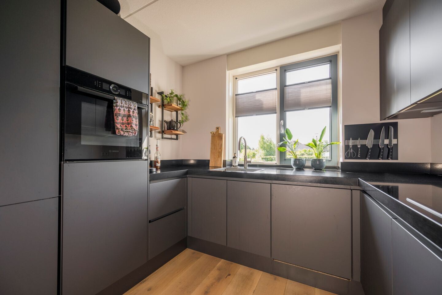 Tussenwoning te koop: De Hofstee 9, Nijkerk