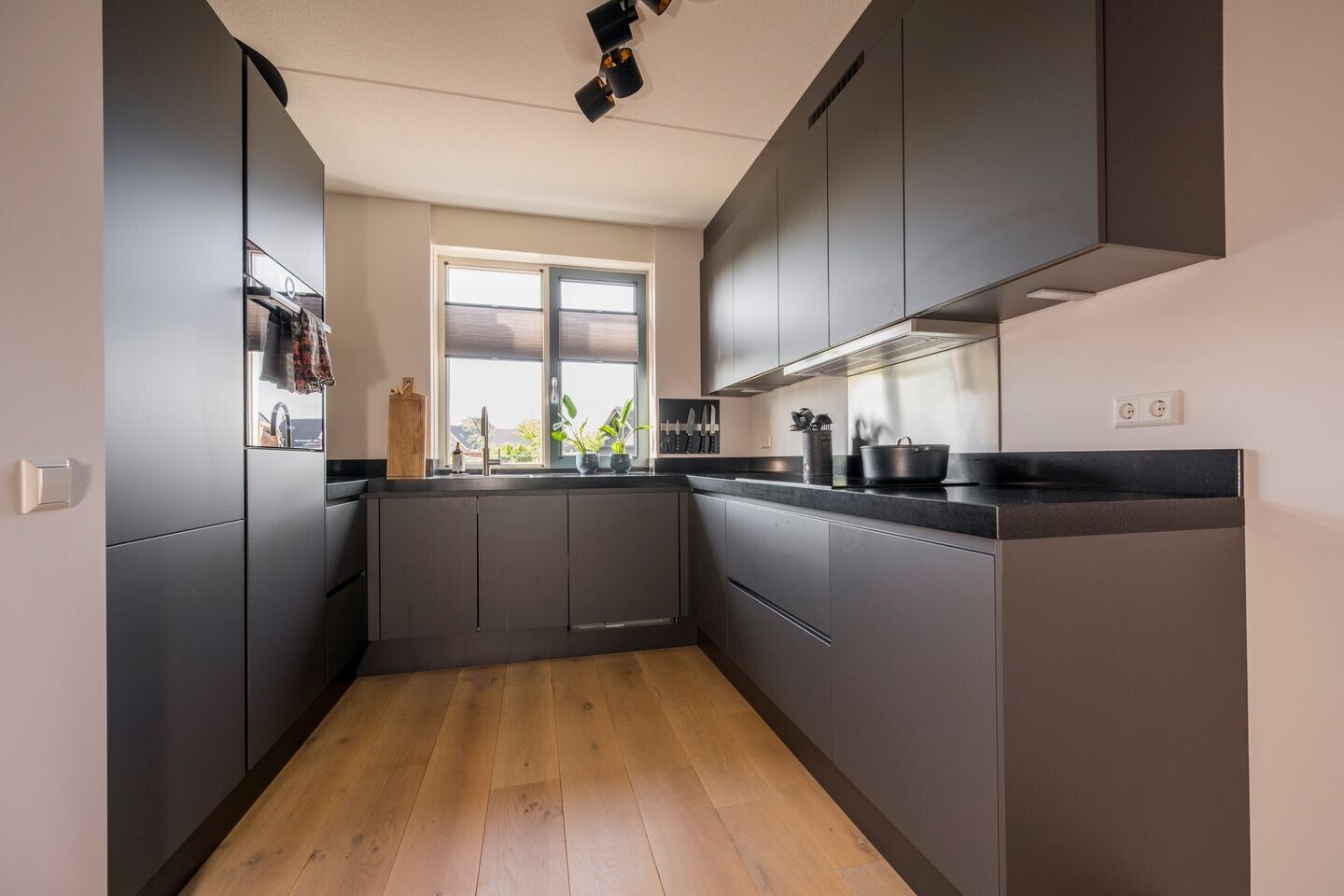Tussenwoning te koop: De Hofstee 9, Nijkerk