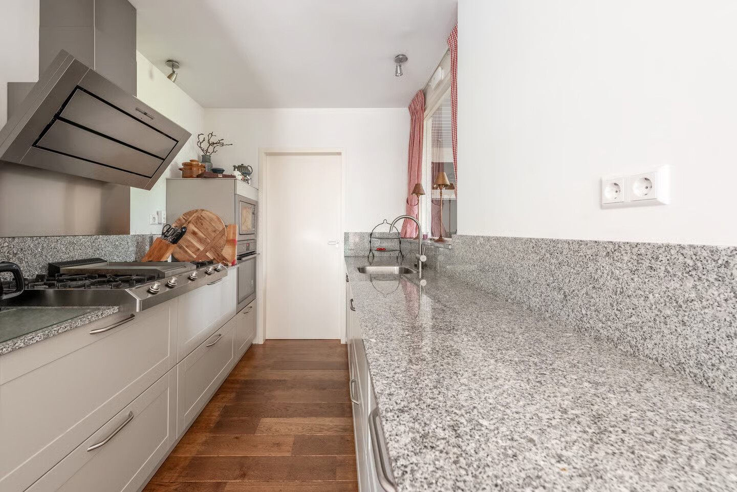 Hoekwoning te koop: Van Rensselaerstraat 101, Nijkerk