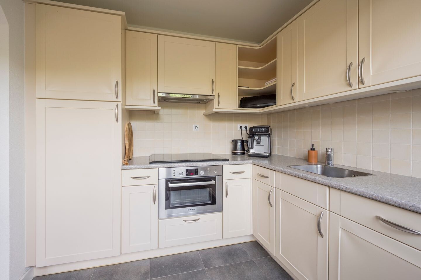 Tussenwoning te koop: Corlaerstraat 11, Nijkerk