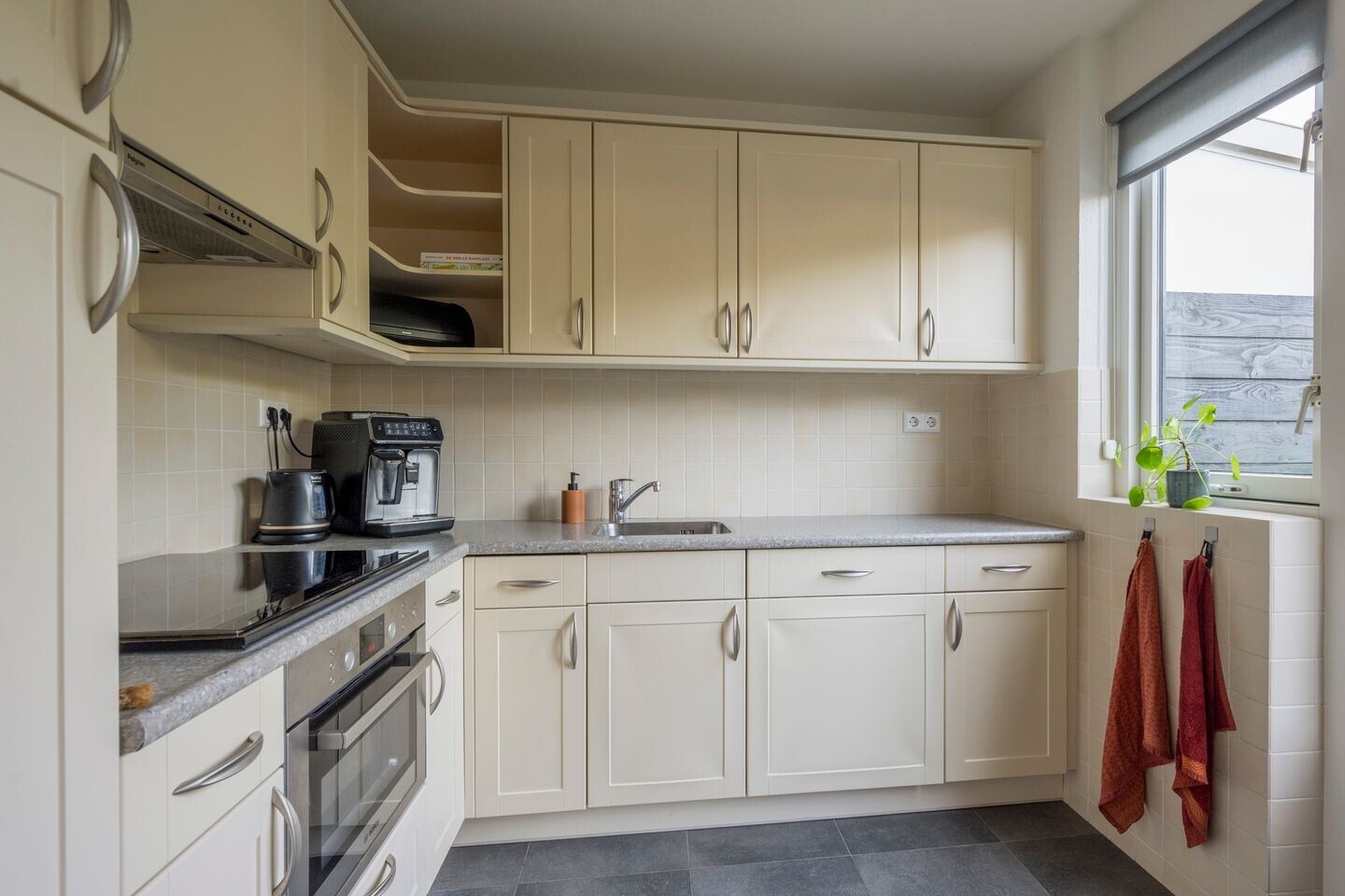 Tussenwoning te koop: Corlaerstraat 11, Nijkerk