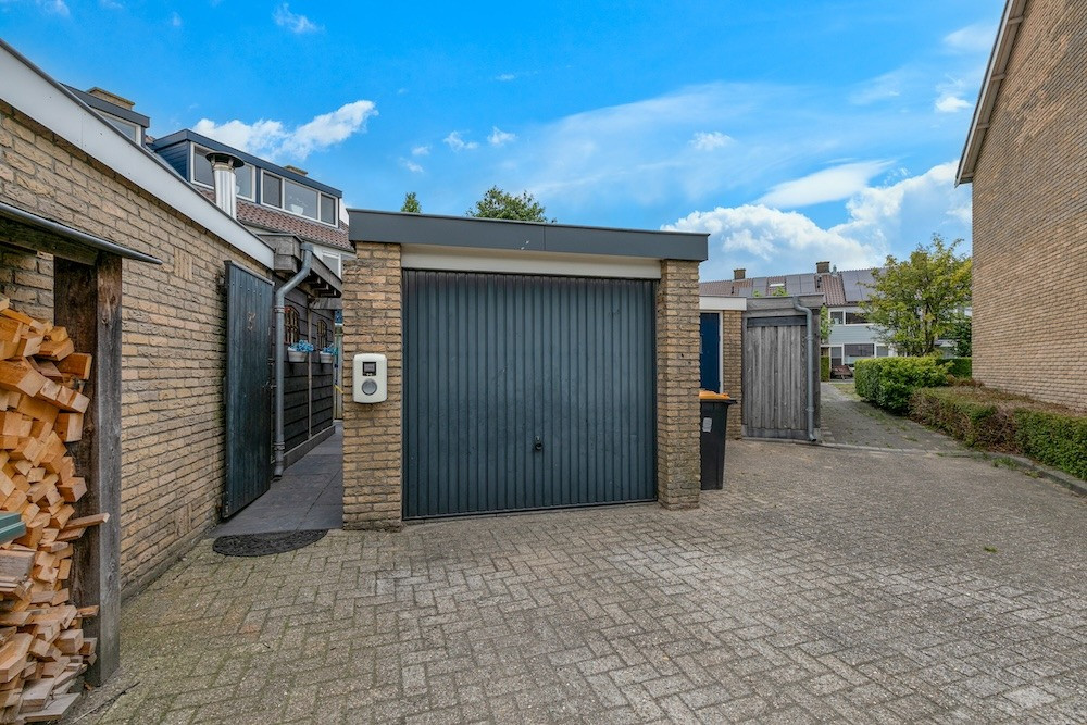 Tussenwoning te koop: Nassaulaan 31, Hoevelaken