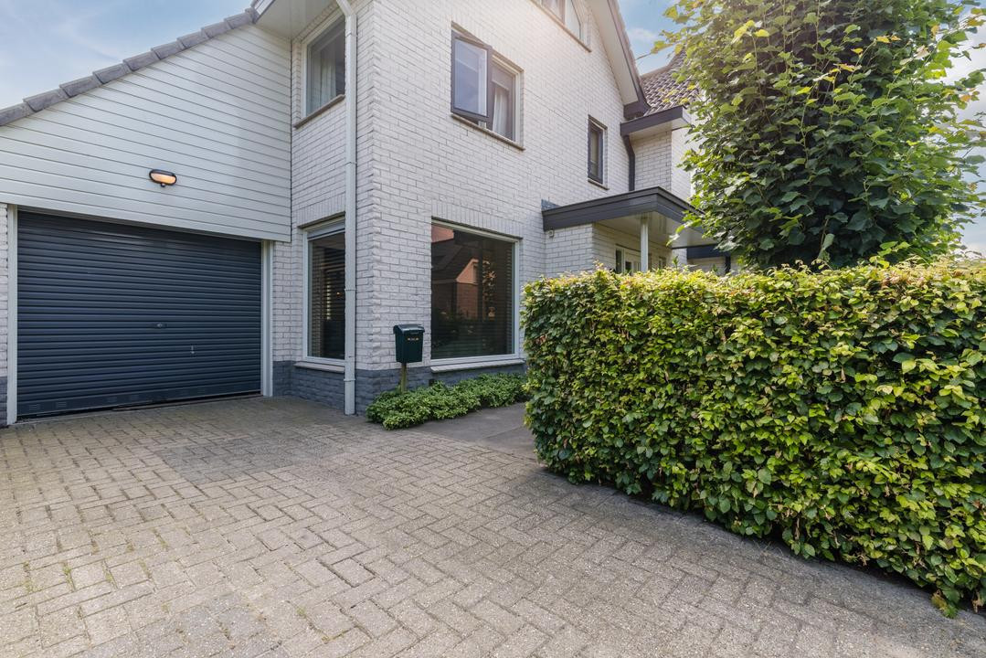 Twee-onder-één-kap te koop: Doorniksland 10, Hoevelaken