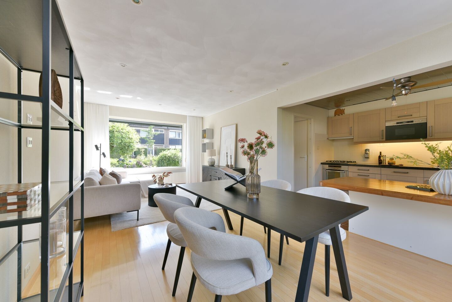 Tussenwoning te koop: Julianalaan 18, Hoevelaken