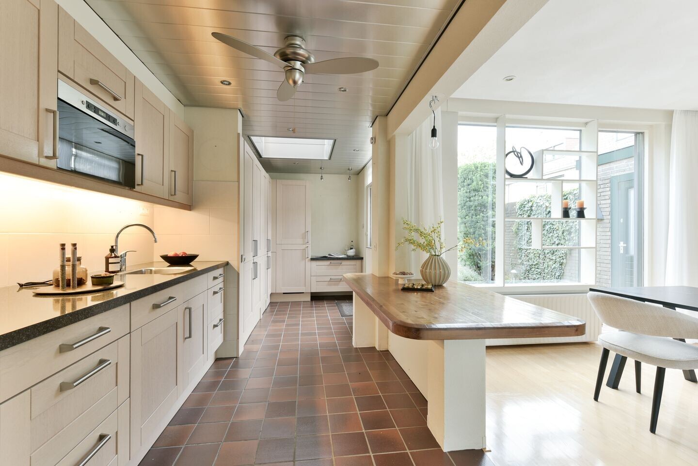 Tussenwoning te koop: Julianalaan 18, Hoevelaken