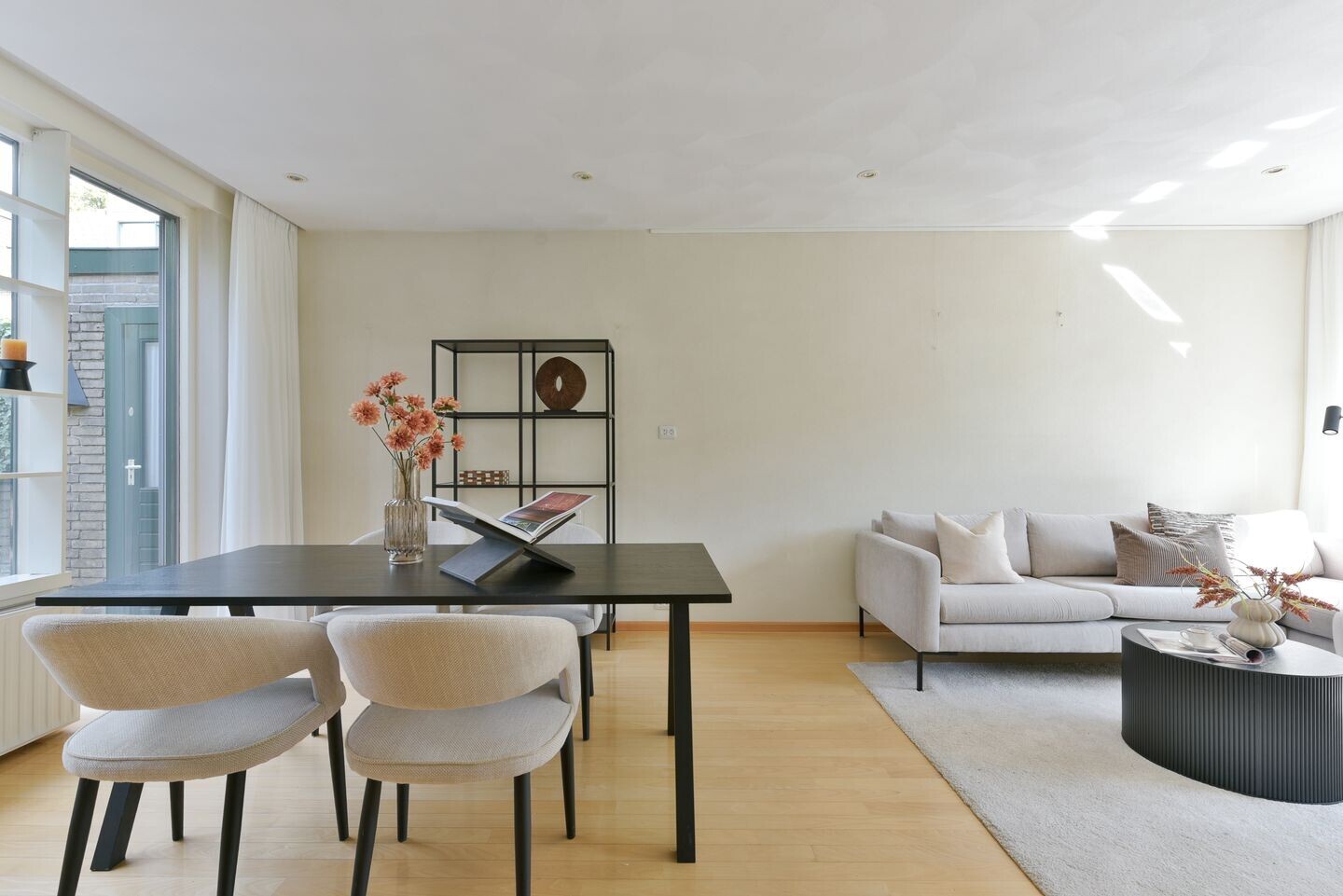 Tussenwoning te koop: Julianalaan 18, Hoevelaken