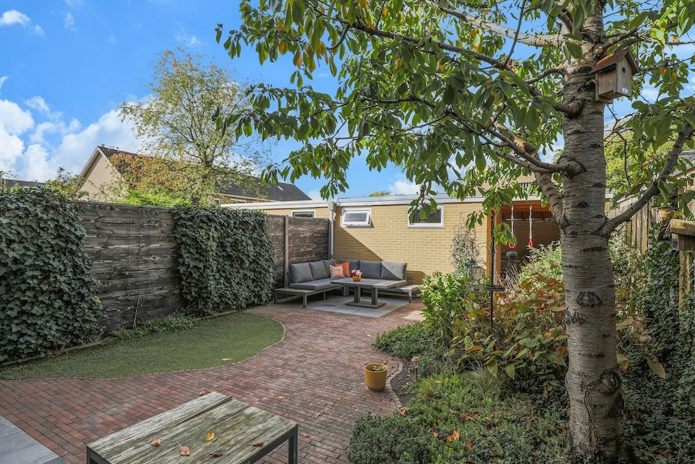 Hoekwoning te koop: Julianalaan 30, Hoevelaken
