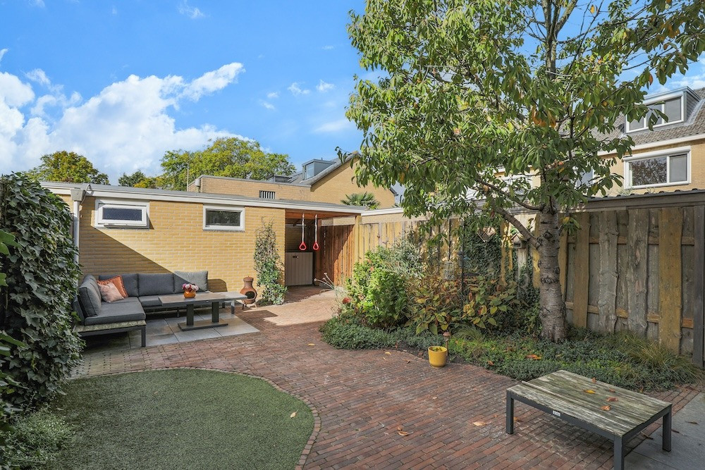 Hoekwoning te koop: Julianalaan 30, Hoevelaken
