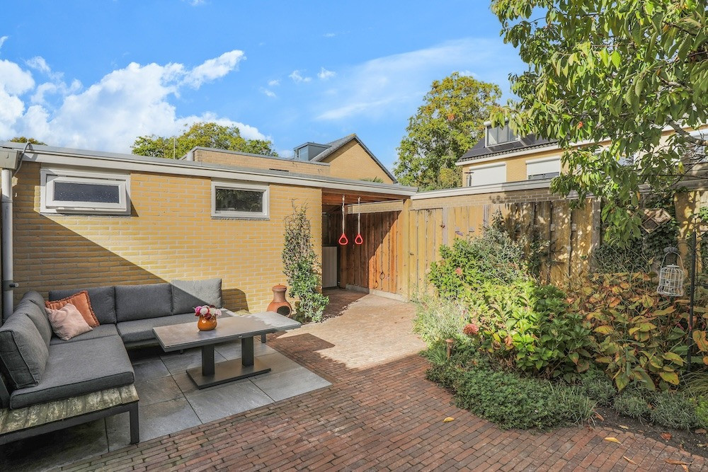 Hoekwoning te koop: Julianalaan 30, Hoevelaken