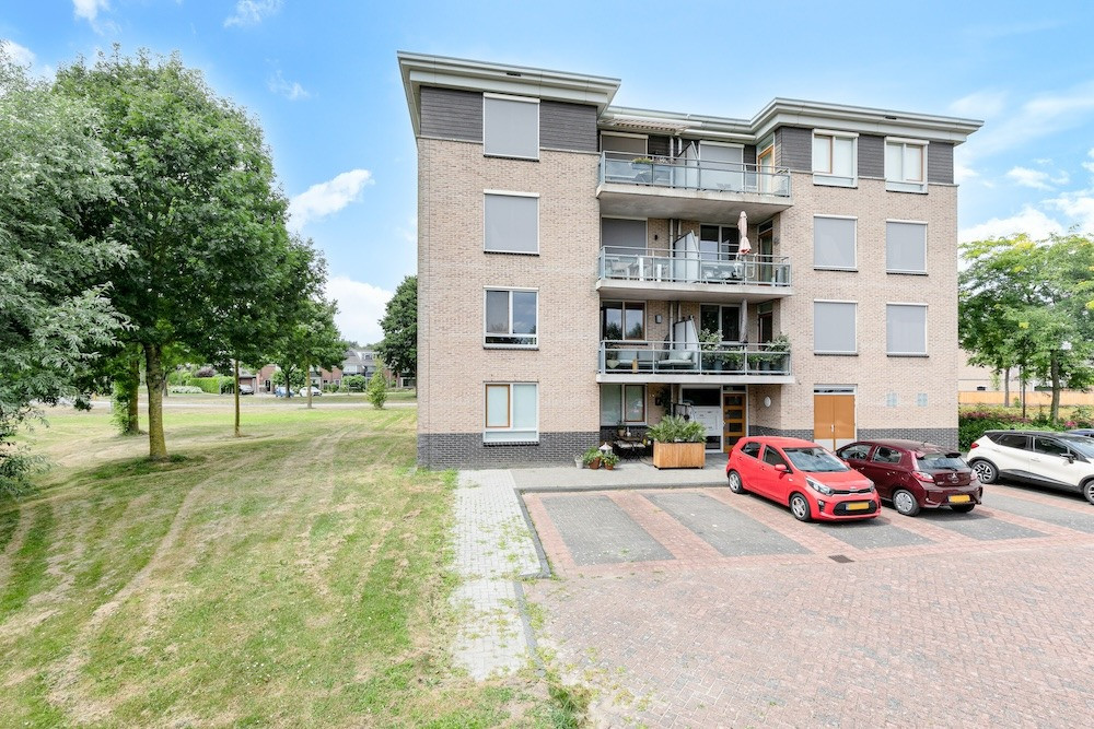Appartement te koop: Evert van der Veerlaan 8, Hoevelaken