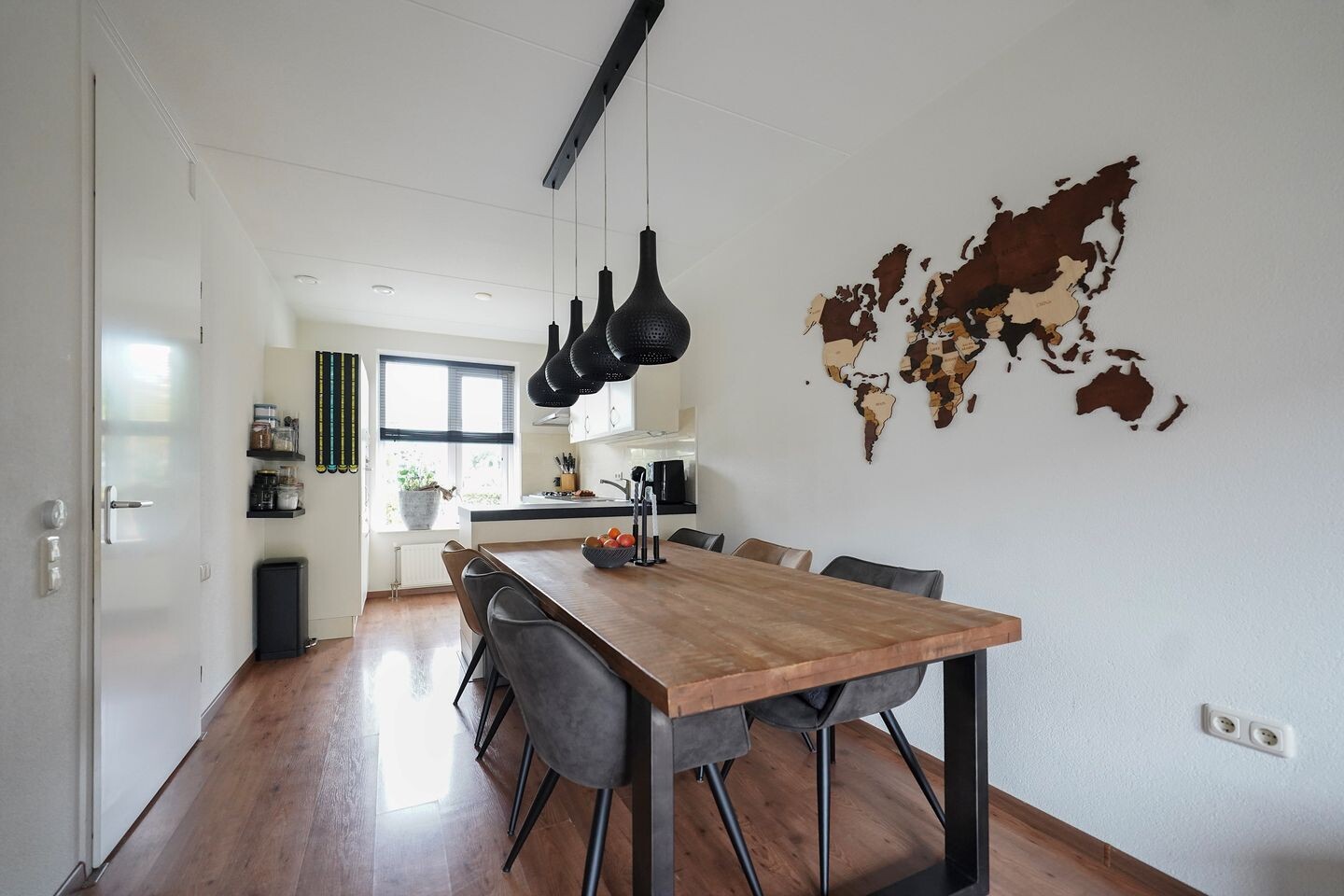 Tussenwoning te koop: Mennestraat 70, Putten