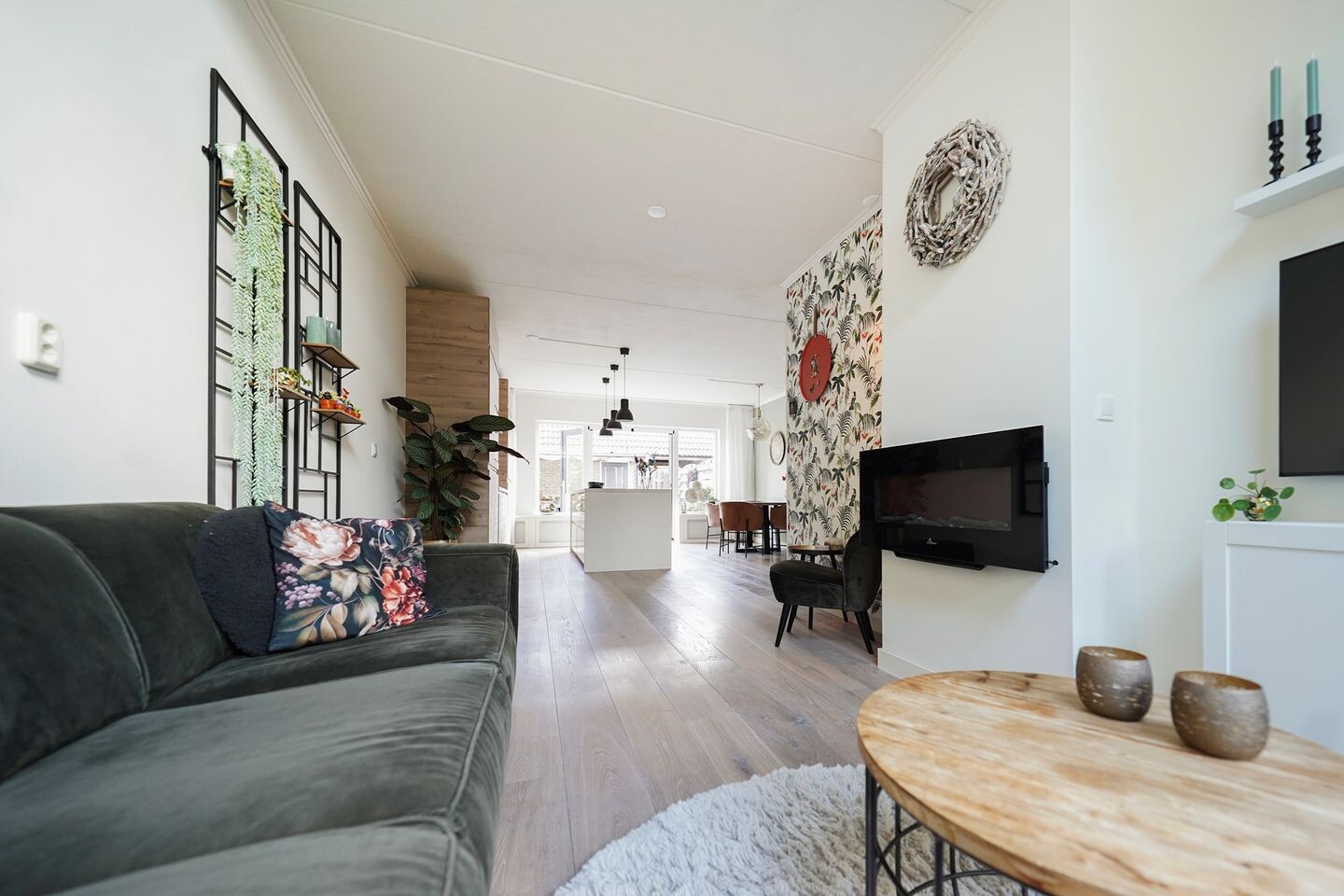 Tussenwoning te koop: Van Essenstraat 6, Putten