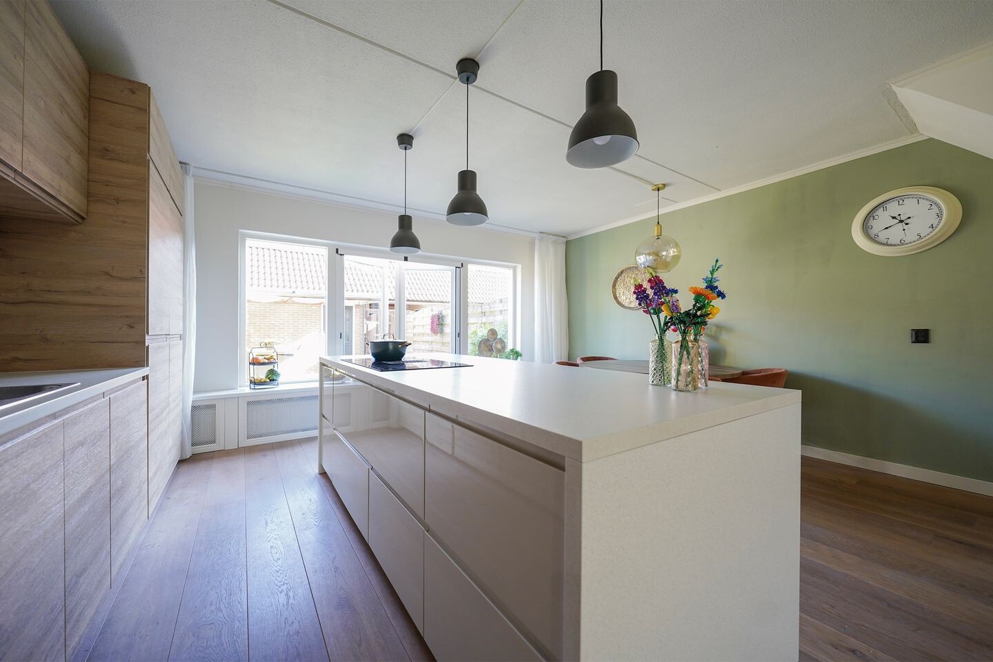 Tussenwoning te koop: Van Essenstraat 6, Putten