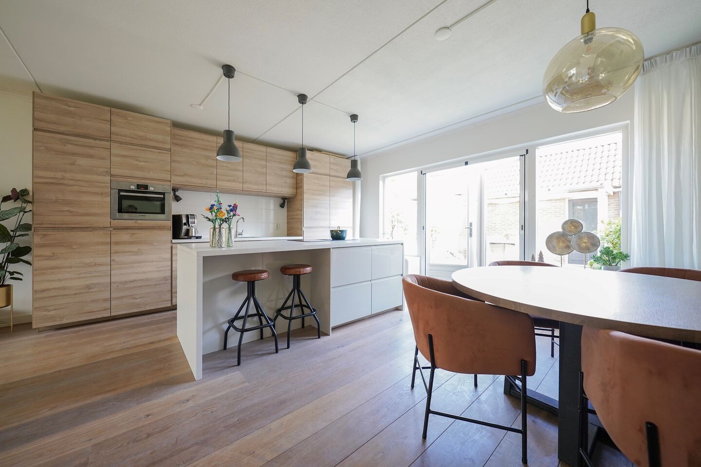 Tussenwoning te koop: Van Essenstraat 6, Putten