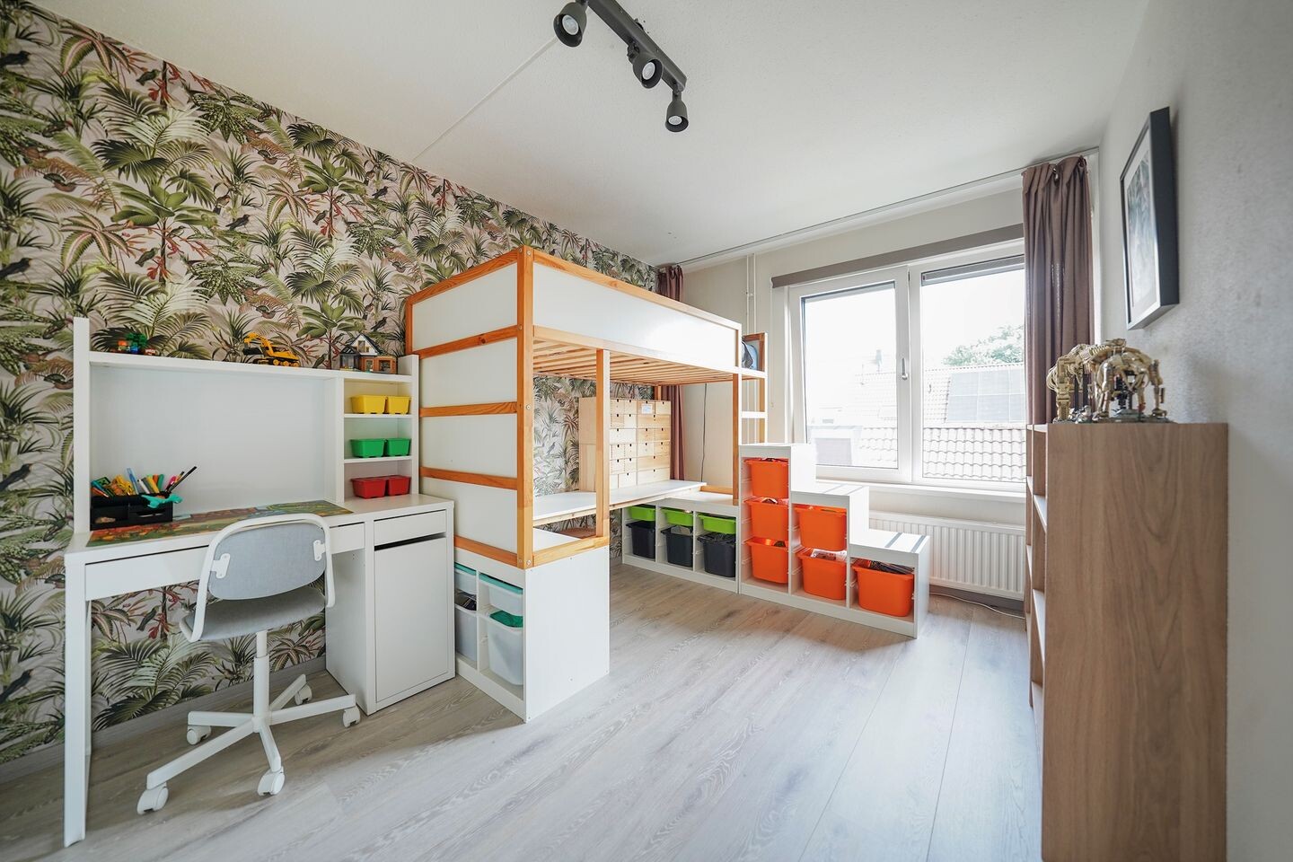 Tussenwoning te koop: Van Essenstraat 6, Putten