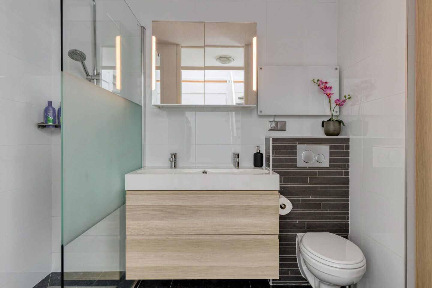 Tussenwoning te koop: Koolzaadlaan 93, Zeewolde