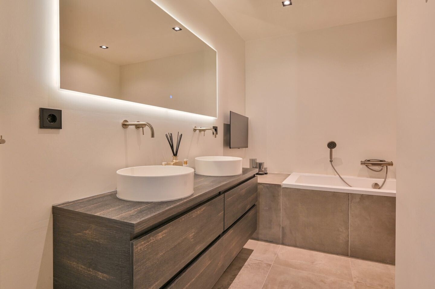 Tussenwoning te koop: Twickel 27, Zeewolde