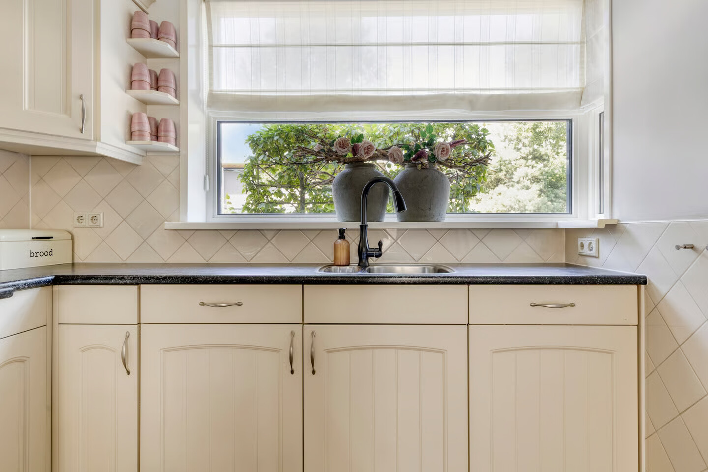 Tussenwoning te koop: Ruiterijweg 6, Veenendaal