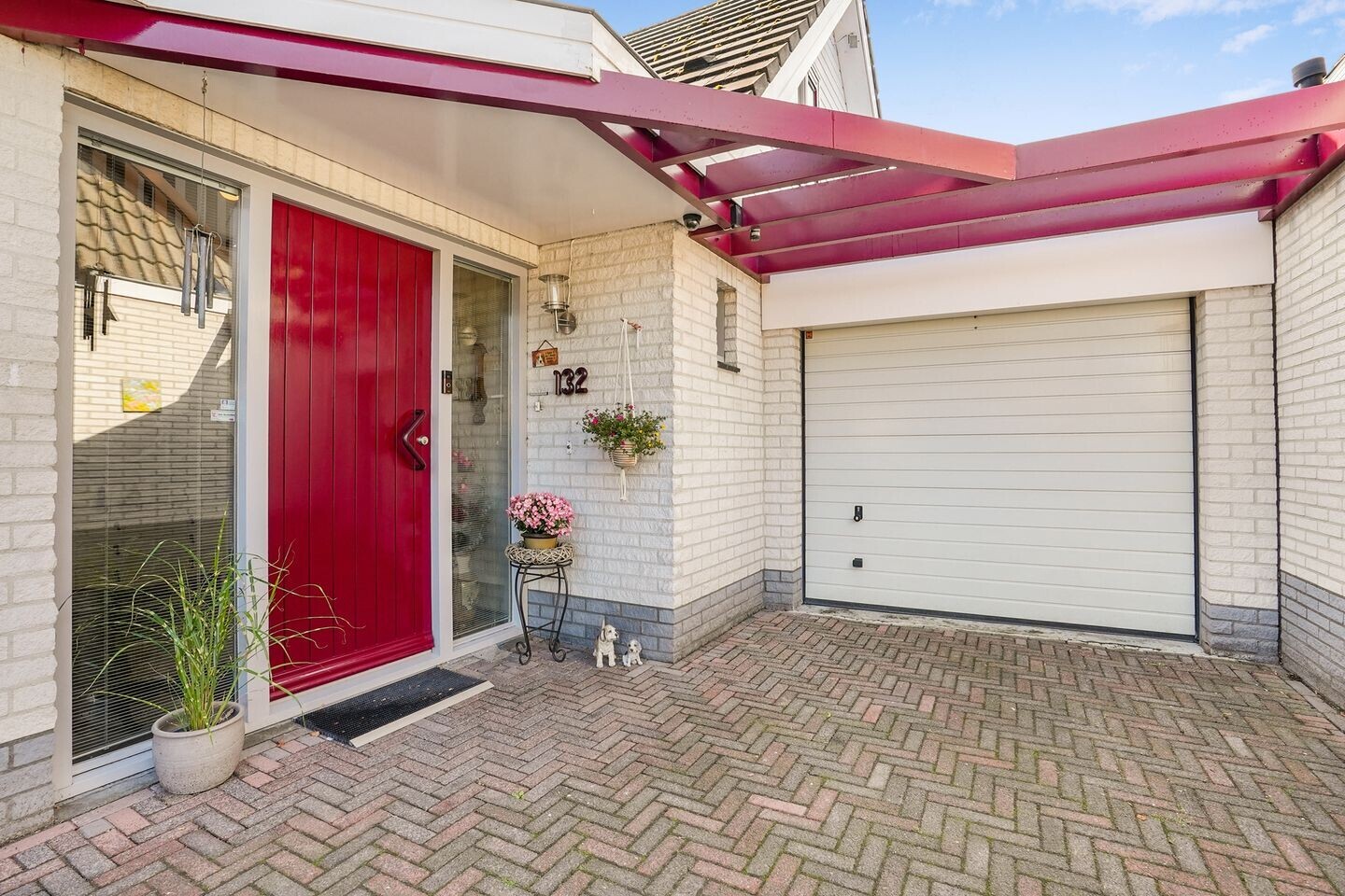Twee-onder-één-kap te koop: Middellaan 132, Veenendaal