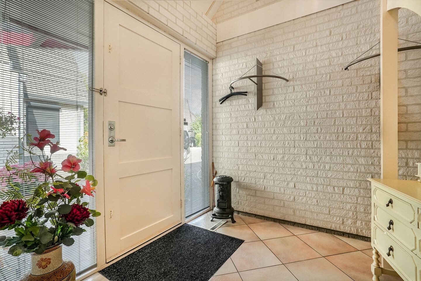 Twee-onder-één-kap te koop: Middellaan 132, Veenendaal